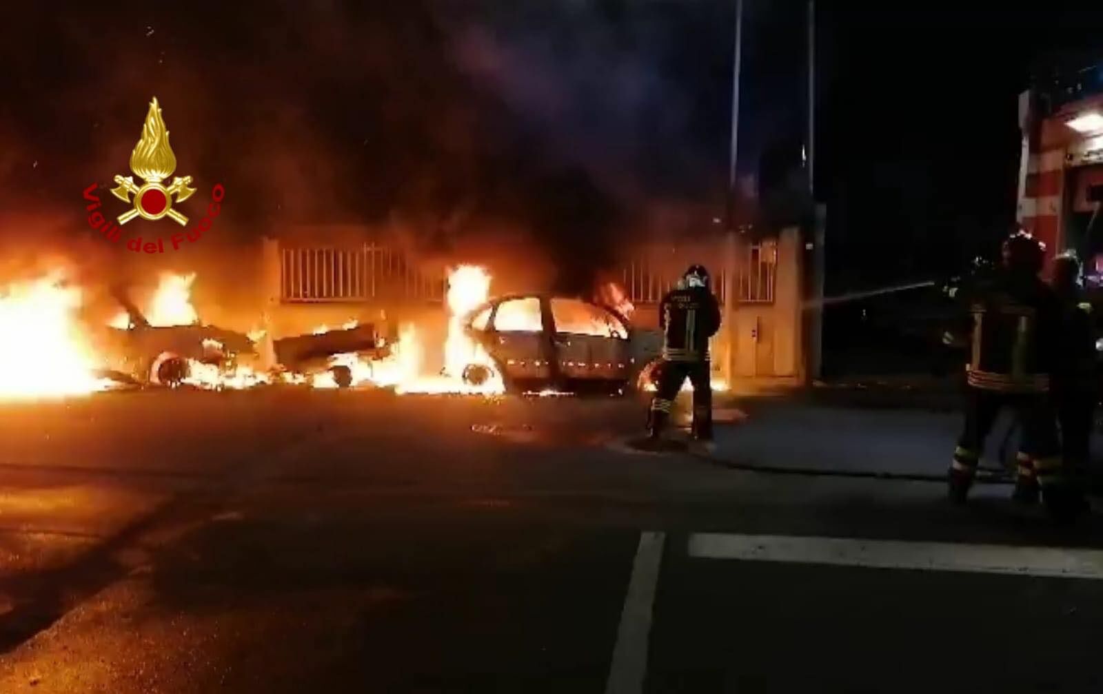 Notte di fuoco a Cagliari e Decimo: in fiamme tre auto