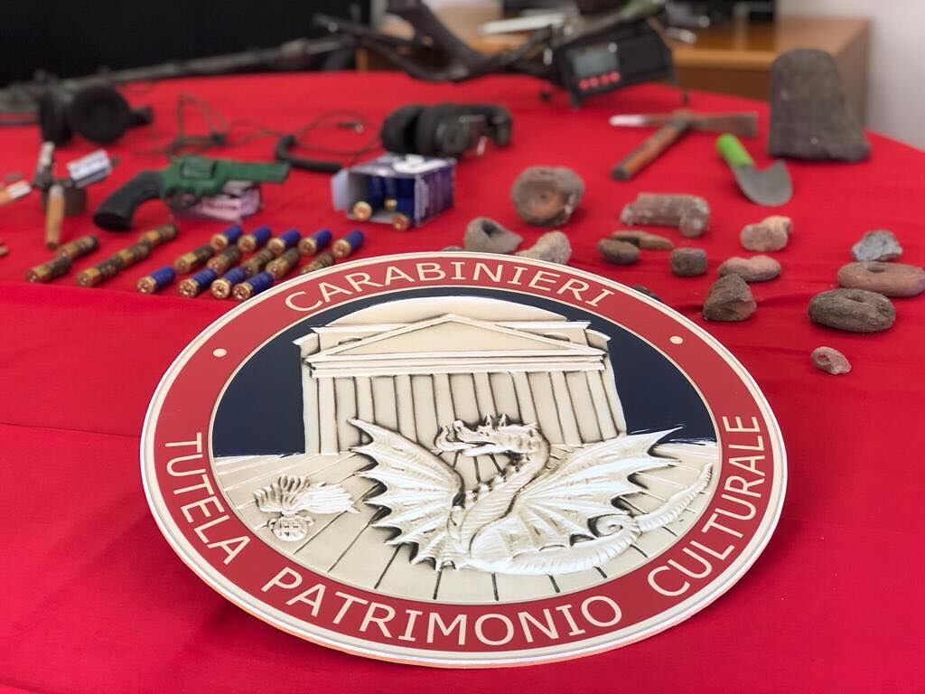 Guspini, armi modificate e reperti archeologici: in manette un insospettabile agricoltore