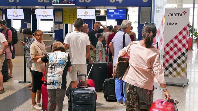 Coronavirus, Solinas conferma la stretta: test di negatività a chi arriva in Sardegna