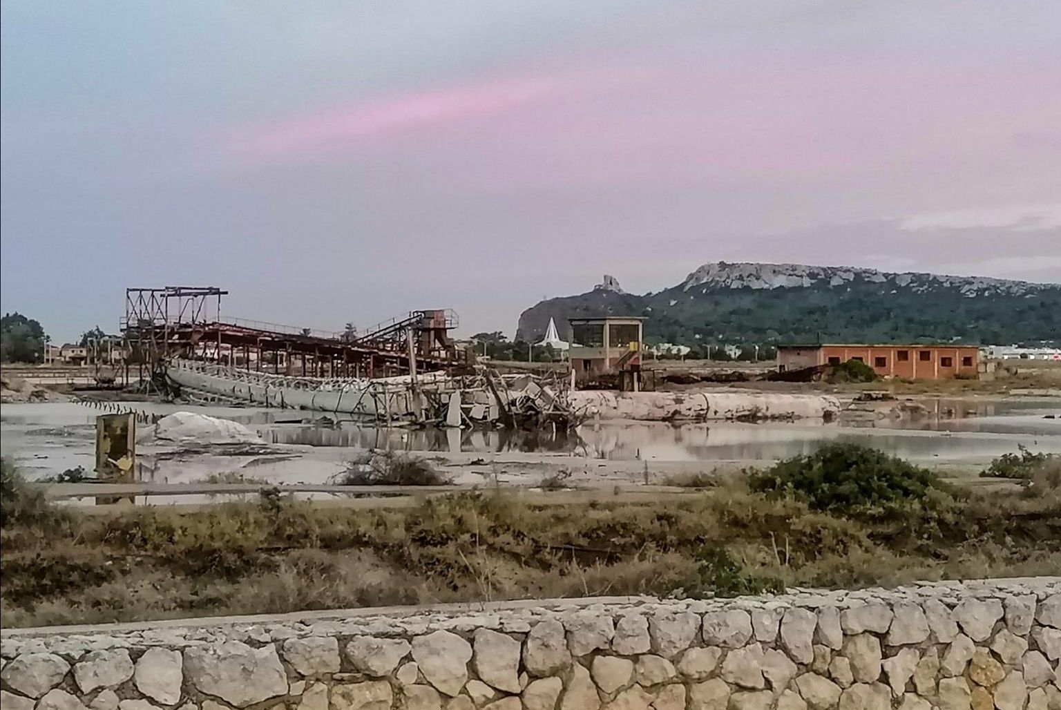 Cagliari, il simbolo di Molentargius non c’è più: “È crollata la Torre del sale”