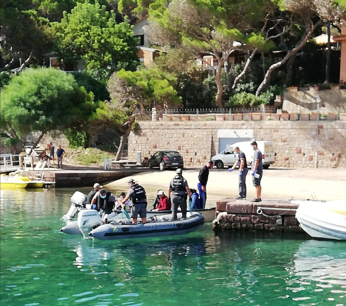 Ennesimo sbarco di migranti a Porto Pino, sette algerini e la Lega attacca: “Inaccettabile”