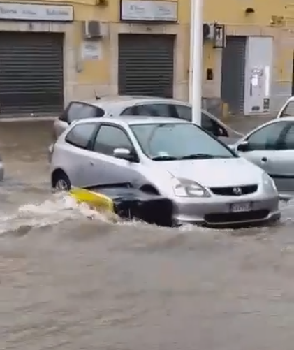 Un fiume in piena? No, via Italia a Pirri – VIDEO