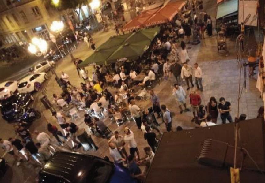 Clacson, locali e assembramenti: ecco l’inferno della movida a Cagliari