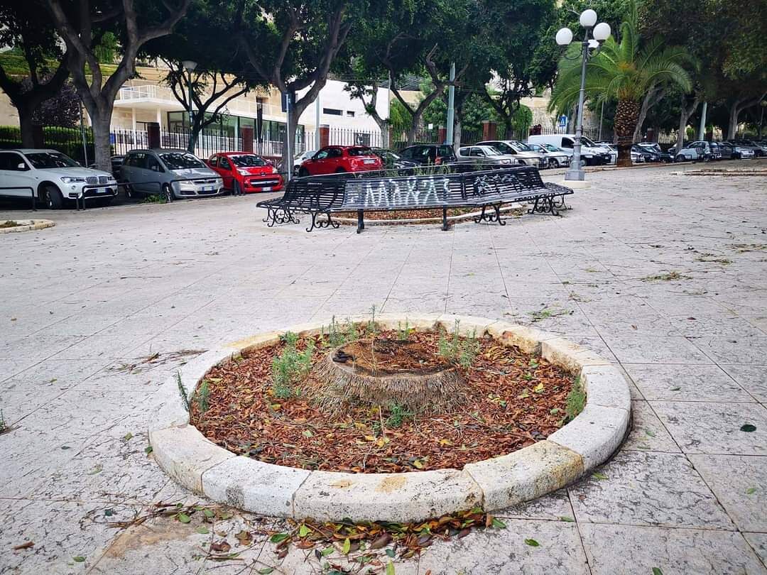 Buio, sporco e vandalizzato: disastro a Terrapieno a Cagliari