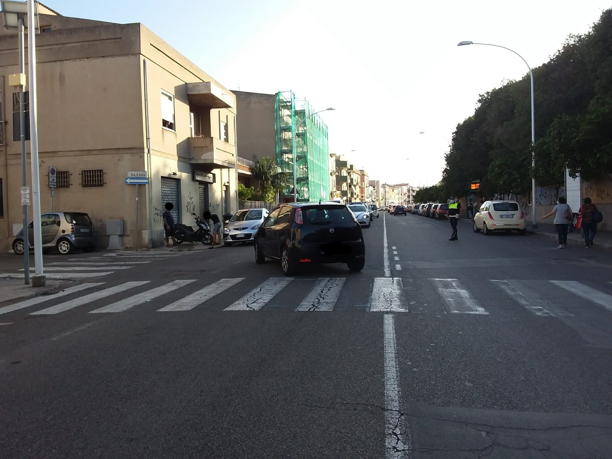 Cagliari, auto contro scooter in via Santa Maria Chiara: ferito un centauro minorenne