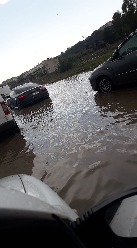 Pioggia a Cagliari, l’acqua invade lo svincolo dell’Asse Mediano di via dei Valenzani: “Un incubo”