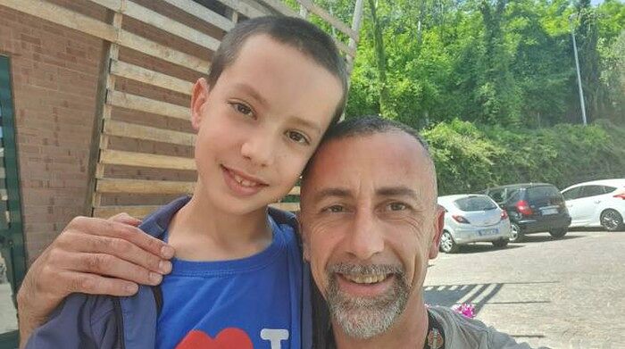 Claudio, il papà che uccide il figlio Andrea di 11 anni e annuncia il dramma su Facebook, poi si toglie la vita