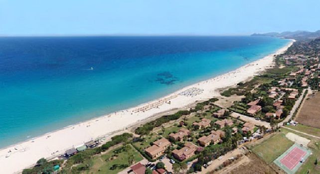 Costa Rei, dramma in una villetta: operaio 52enne si accascia sul prato e muore