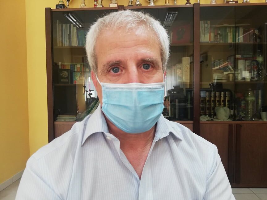 Fernando, prof di Cagliari: “Farò lezione con la visiera in plexiglass per sentirmi più tranquillo”