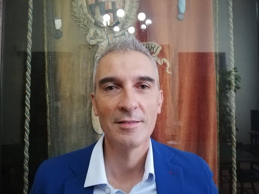 Cagliari, mastelli del secco “contati” col microchip: “Chi non lo espone mai rischia multe”