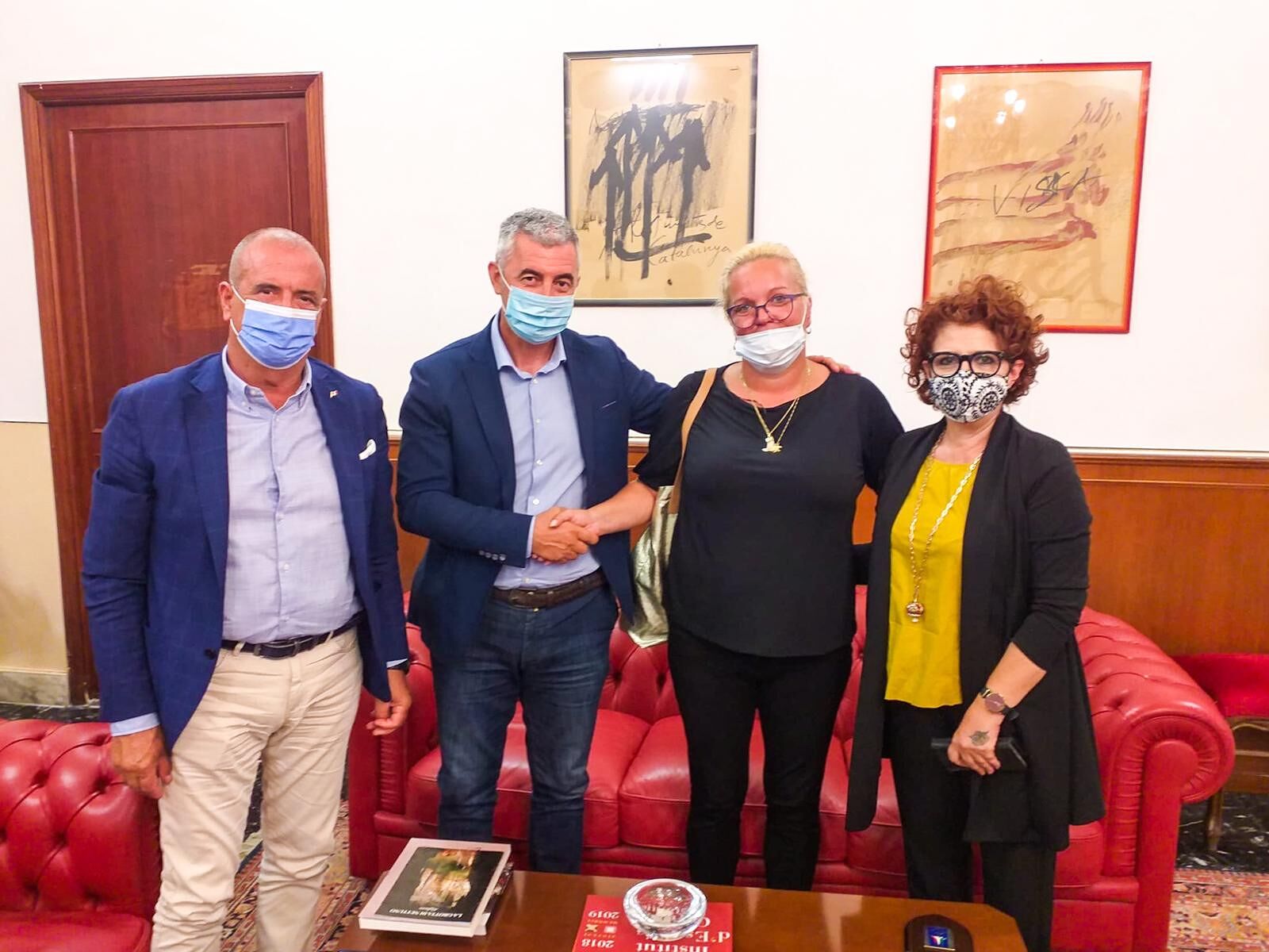 Bagno fatale ad Alghero per un turista, la moglie ringrazia i soccorritori per i disperati tentativi di salvarlo