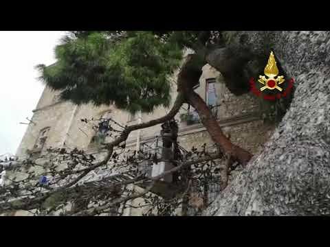 Maltempo folle su Cagliari, 130 interventi dei Vigili del fuoco in appena 36 ore: IL VIDEO