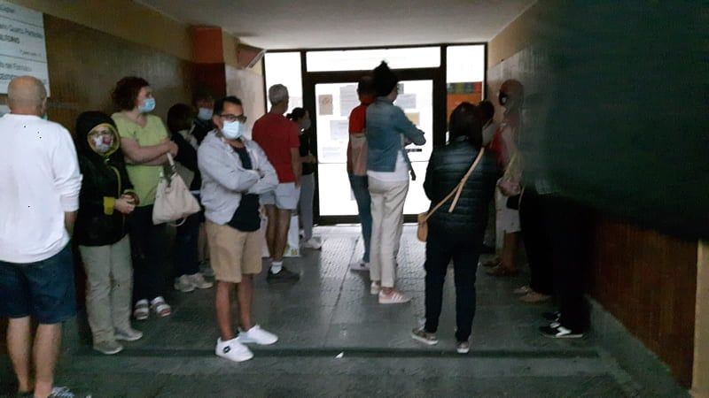 Quartu, ore in fila per avere i medicinali: “C’è anche chi è andato via a mani vuote”