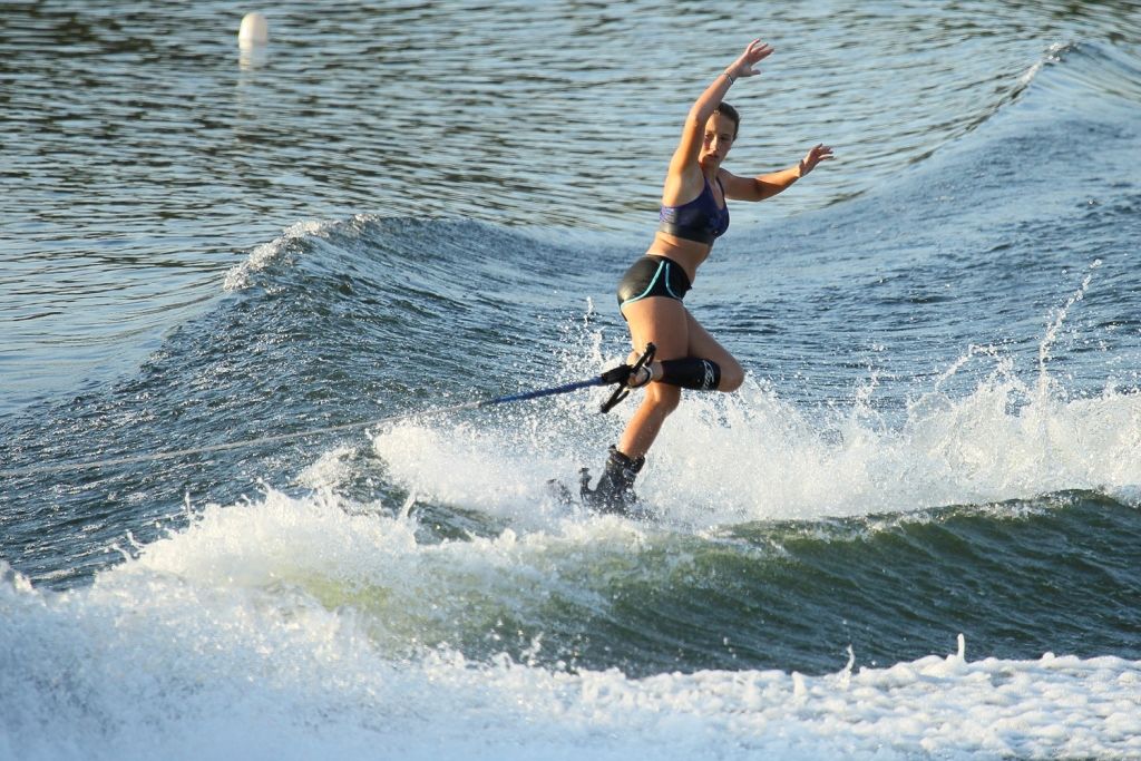 Cagliari, sì al polo degli sport acquatici davanti alla Fiera: a Su Siccu immersioni, surf e sci nautico