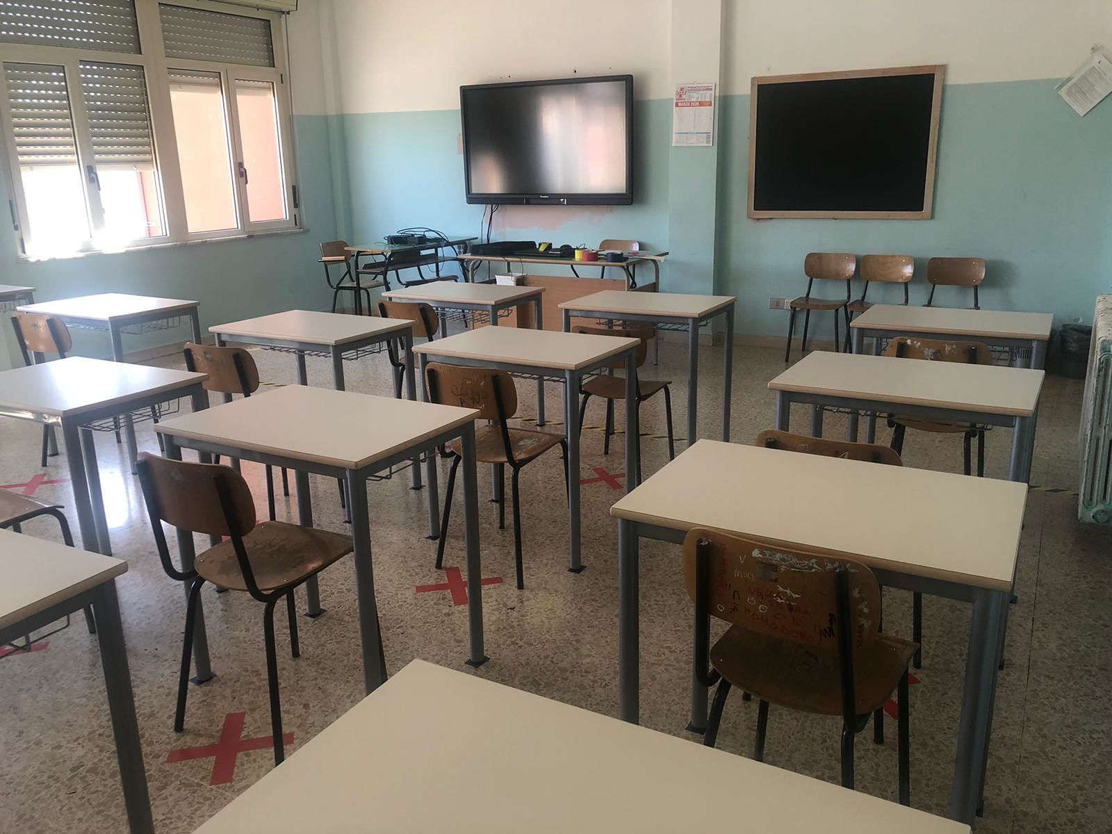 Eccoli, i primi banchi monoposto della scuola in Sardegna: a Monastir operazione ritorno in sicurezza