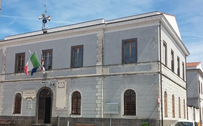 Apprensione a Sedilo per don Mongili, il parroco positivo al Covid in terapia intensiva