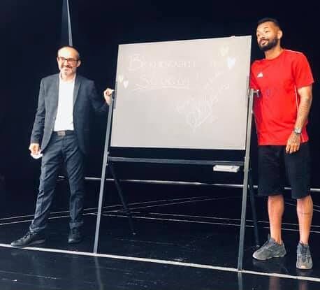 Primo giorno di scuola, il dono del Cagliari ai mille bimbi esordienti: sul banco il diario dei rossoblù