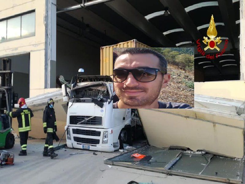 La parete del capannone crolla sul tir, tragedia a Villacidro: addio a Michele Murgia