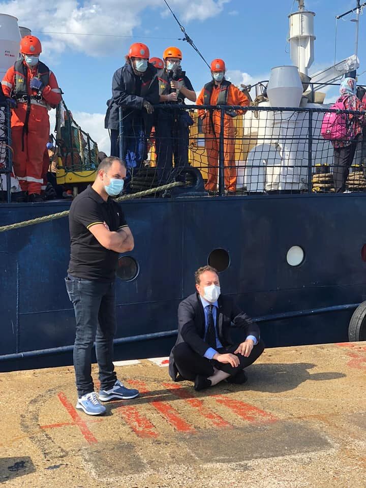 Zoffili (Lega):”Io minacciato di morte per aver difeso Italia e Sardegna, 10 migranti dell’Alan Kurdi positivi al Covid”