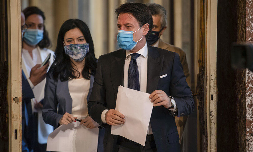 Virus, il Governo prepara la chiusura di città e territori: è scontro sulla scuola