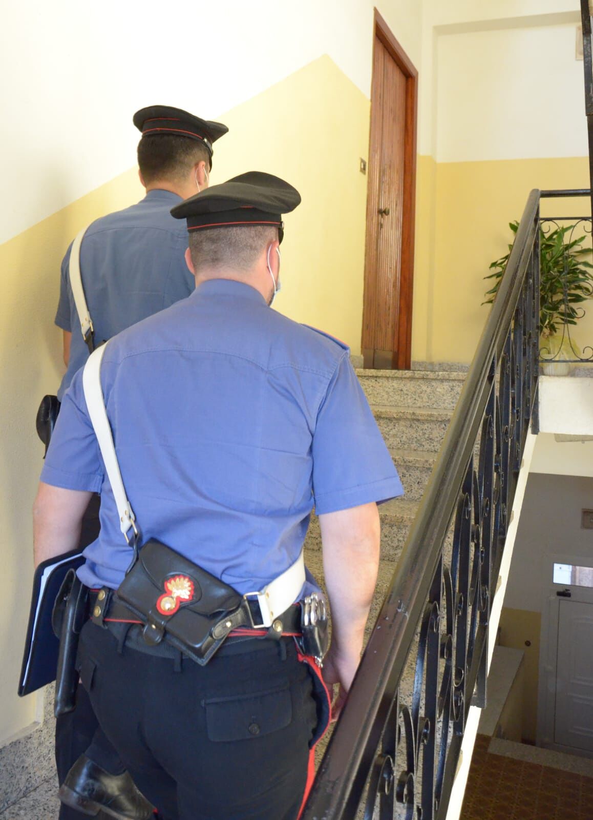 Cagliari, tenta un approccio e riceve una coltellata: 48enne denuncia la coinquilina