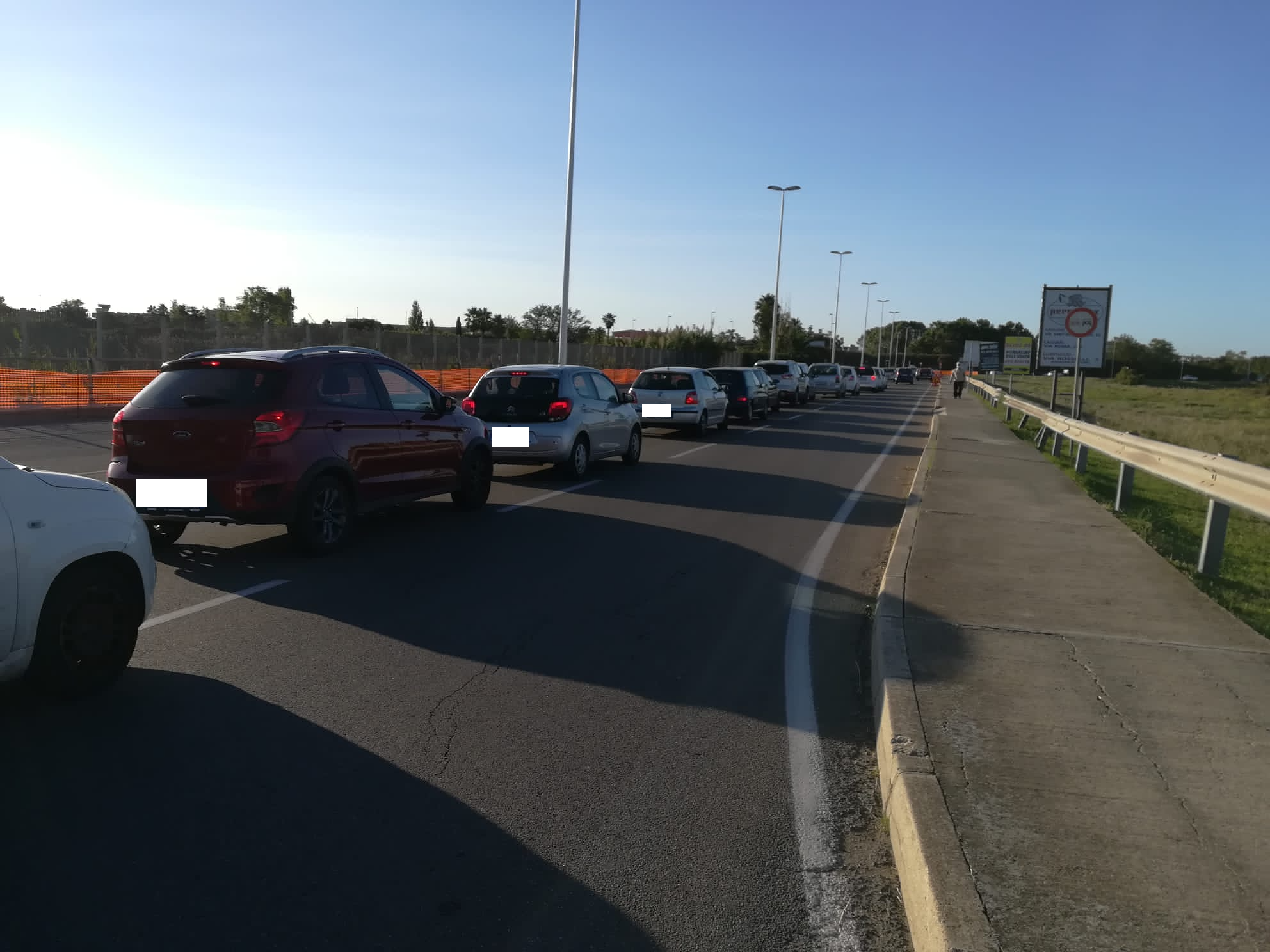 Pirri, cantieri eterni in via Pisano: “Traffico tremendo, lunghe code e disagi”