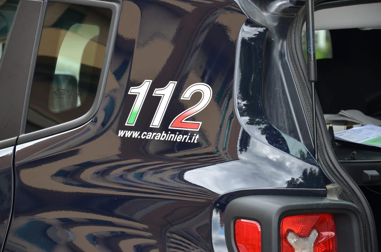 Capoterra, ubriaco tenta di scavalcare la recinzione della caserma: nei guai 51enne