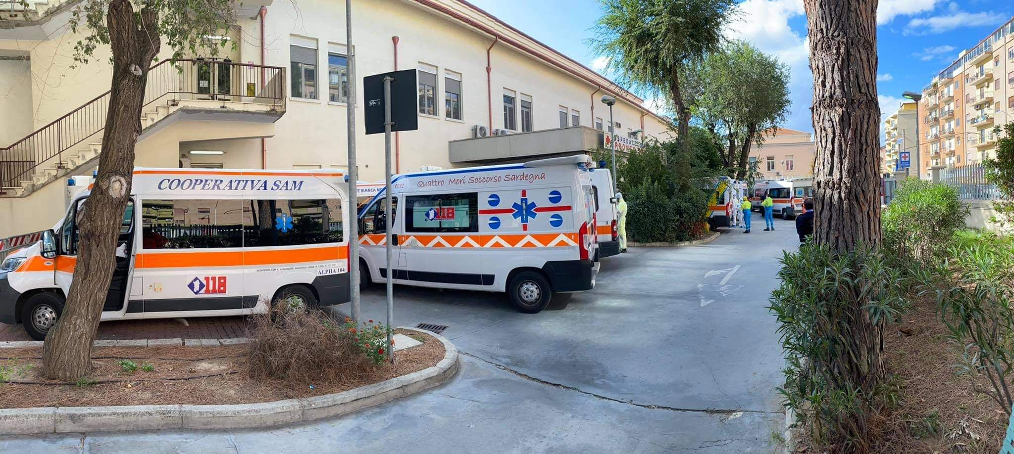 Cagliari, Ss. Trinità “ingolfato” dagli arrivi: “Dieci pazienti in 5 ore, tutti positivi al Covid”