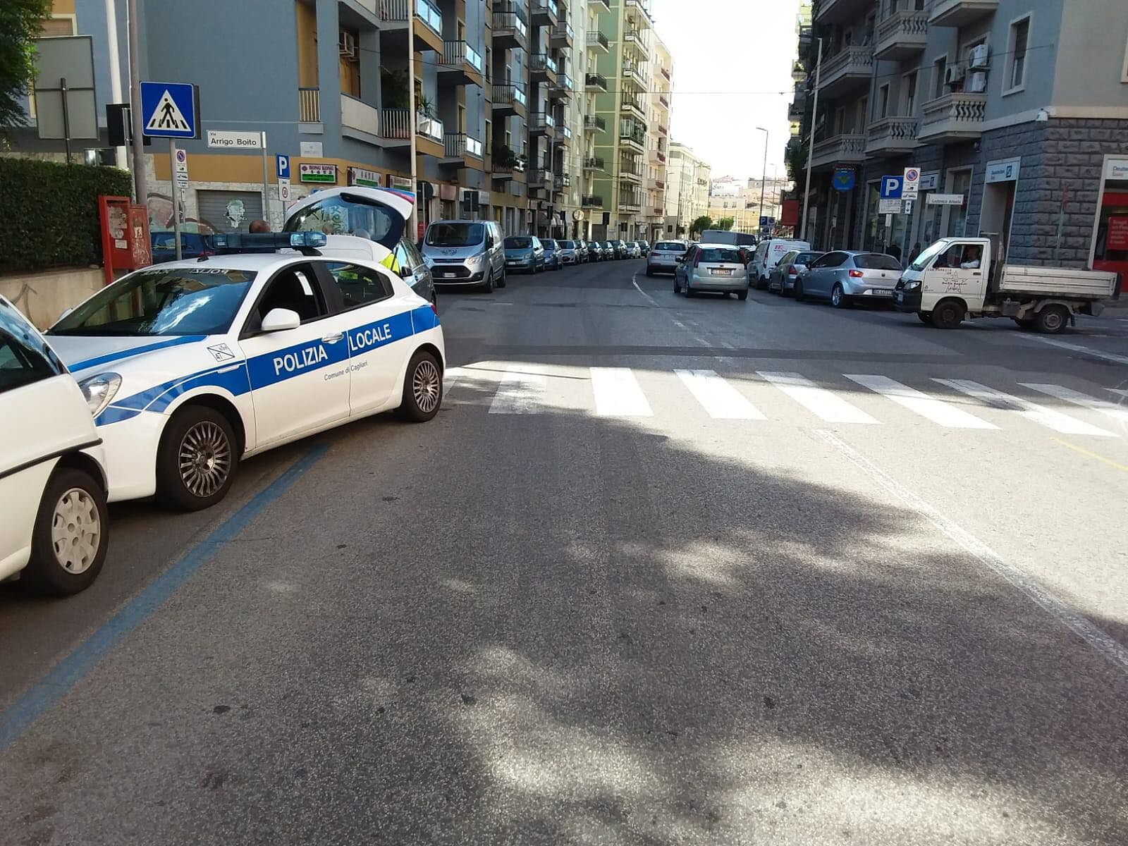 Cagliari, travolta da un’auto mentre attraversa sulle strisce: anziana all’ospedale
