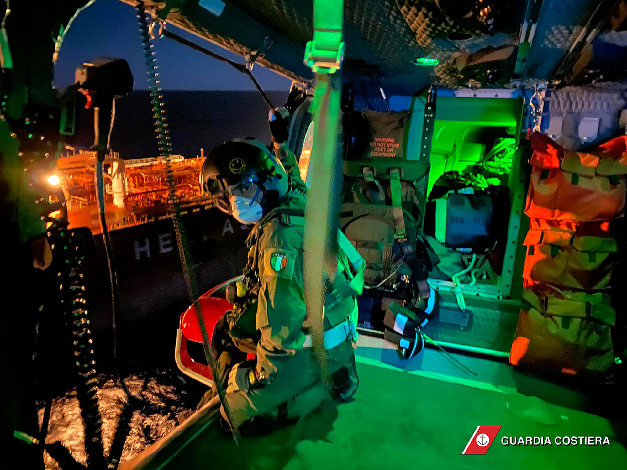 Emergenza in mare a Cagliari, marittimo filippino ferito trasportato in elicottero al Brotzu