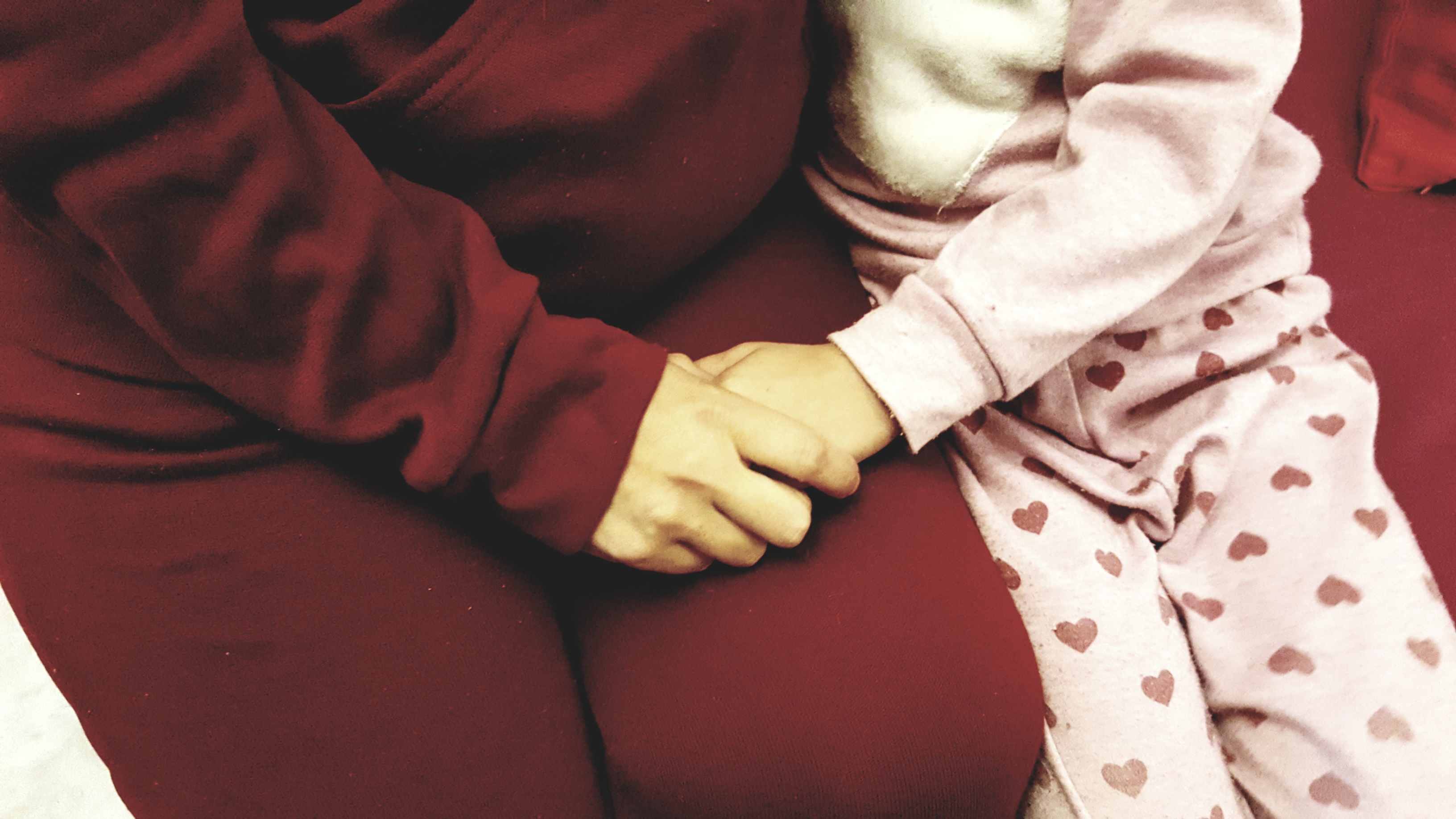 Cagliari, “raffreddore e febbre a 37,7: mia figlia chiusa in casa senza l’esito del tampone”