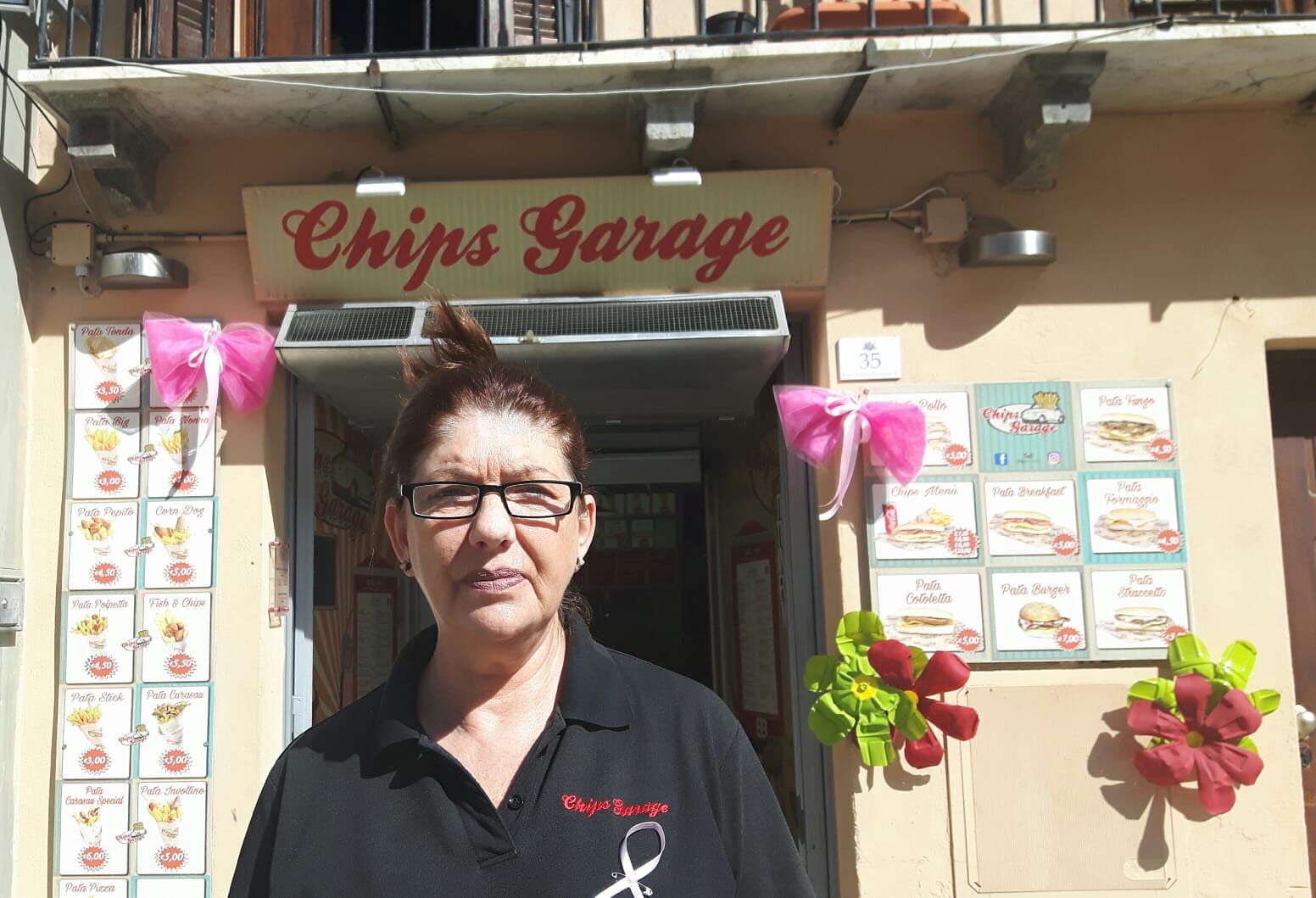 Ornella e i panini ko: “Panchine ma niente tavolini fuori dal mio locale nel Corso a Cagliari: dovrò chiudere alle 21”