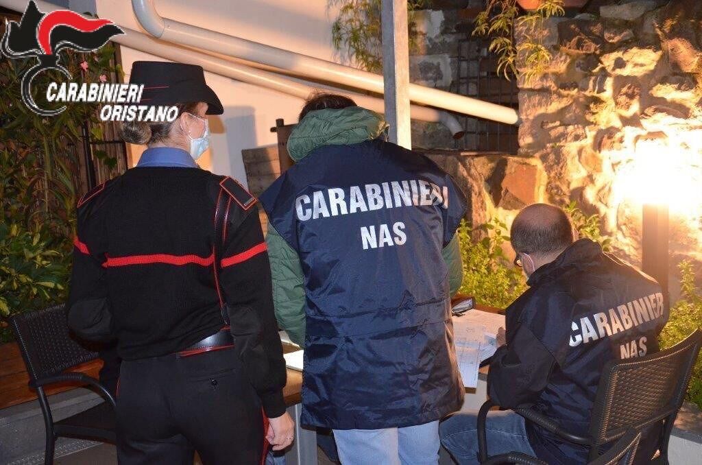 Bar e circoli aperti oltre l’orario consentito a Oristano, arrivano le multe dei carabinieri