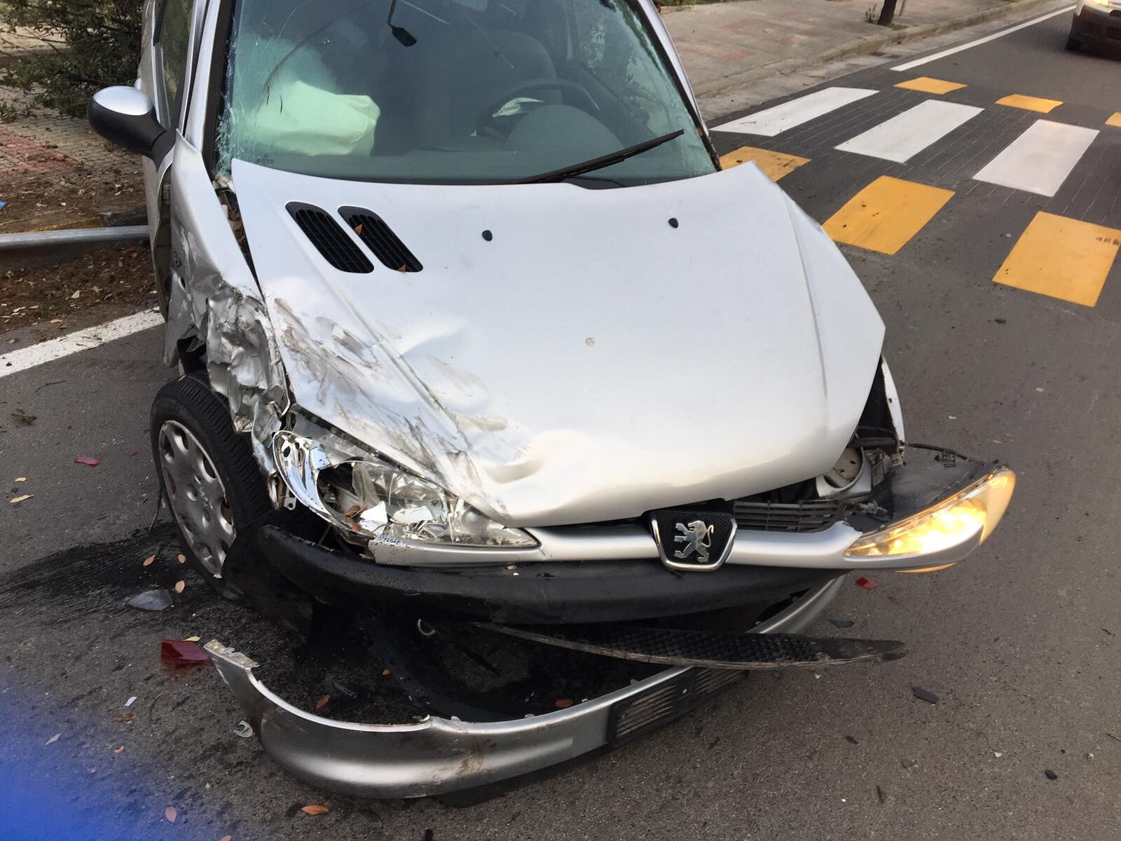 Ruba un’auto a Cagliari e si schianta a Monserrato: giovane in fuga, fermato il complice