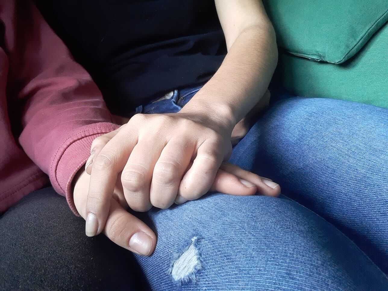 Sputi, insulti e botte: ragazzina aggredita da un gruppo di minorenni a Quartu