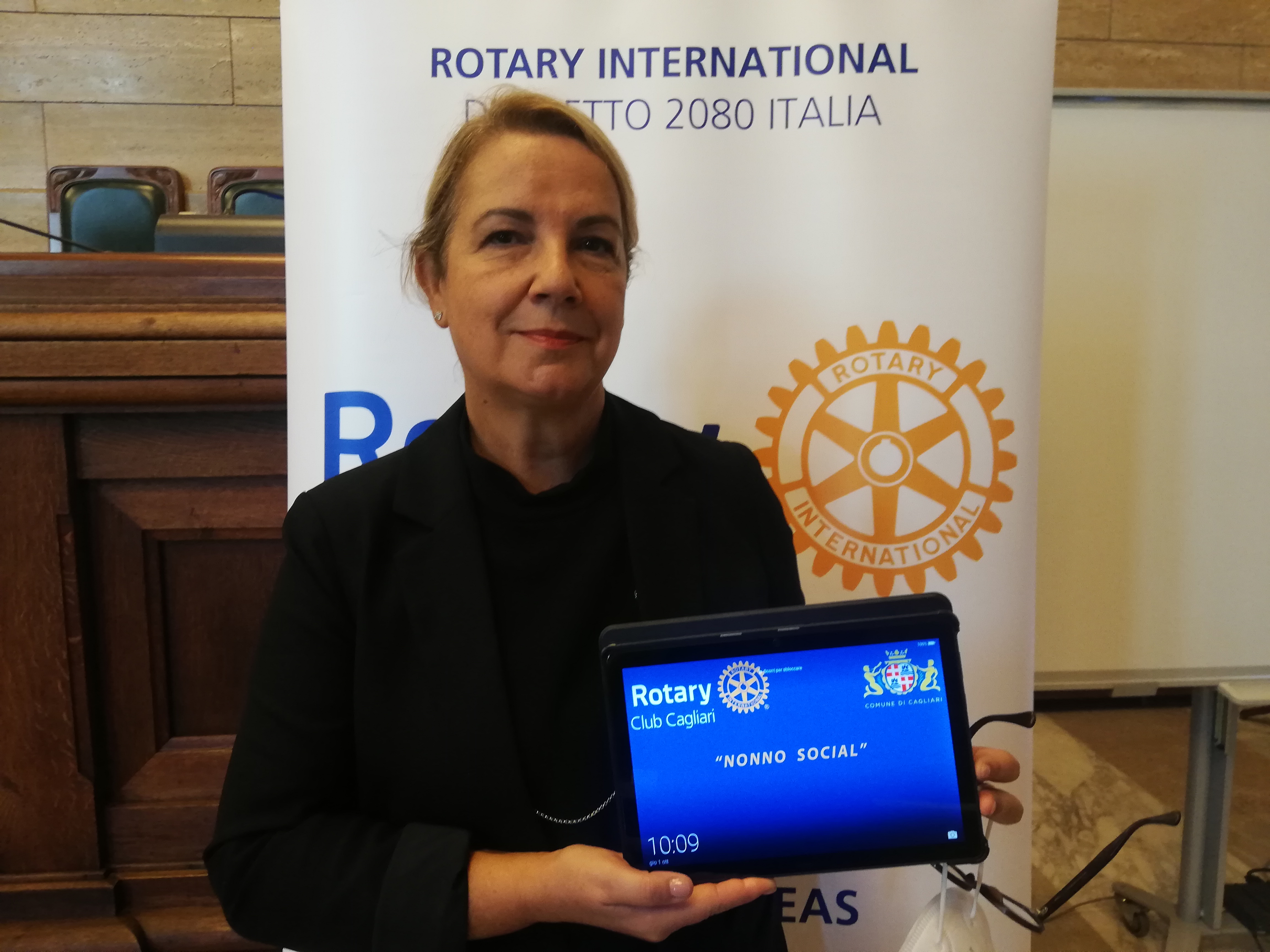 Cagliari, i nonnini di Terramaini diventano social: “Tablet per farli chattare e sentire meno isolati”