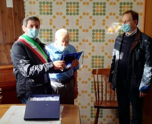 Festa a Domusnovas per i 100 anni di zìu Andria: gli auguri speciali del sindaco