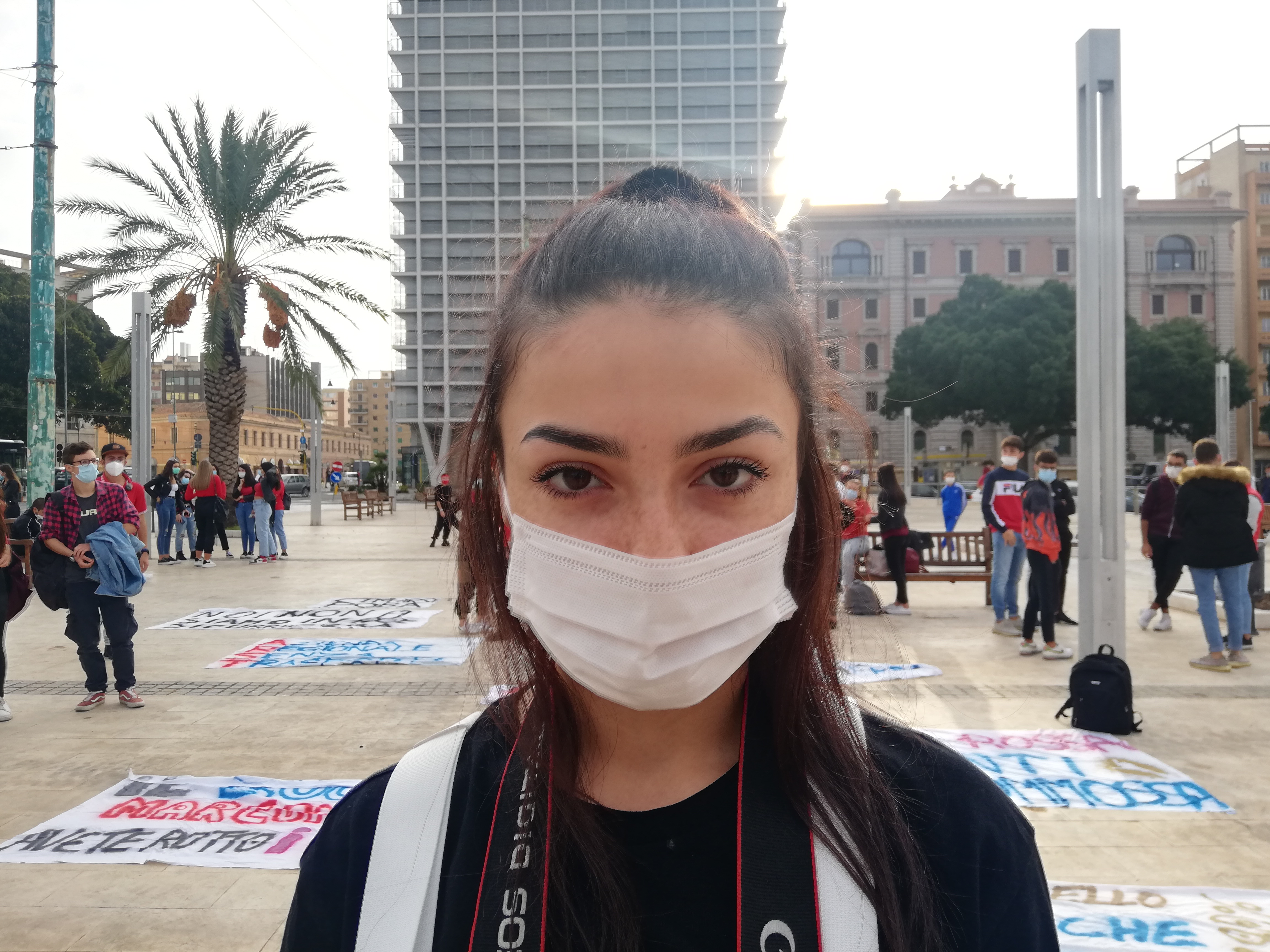 “Più bus per noi studenti a Cagliari, devo viaggiare un’ora per raggiungere la mia scuola”