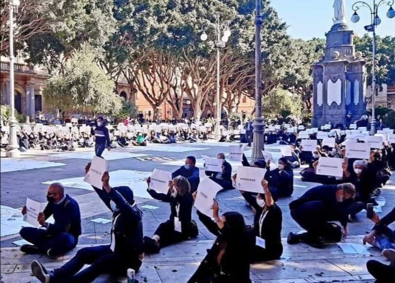 Sarroch, i lavoratori contro il nuovo dpcm: solidarietà dal sindaco Mattana