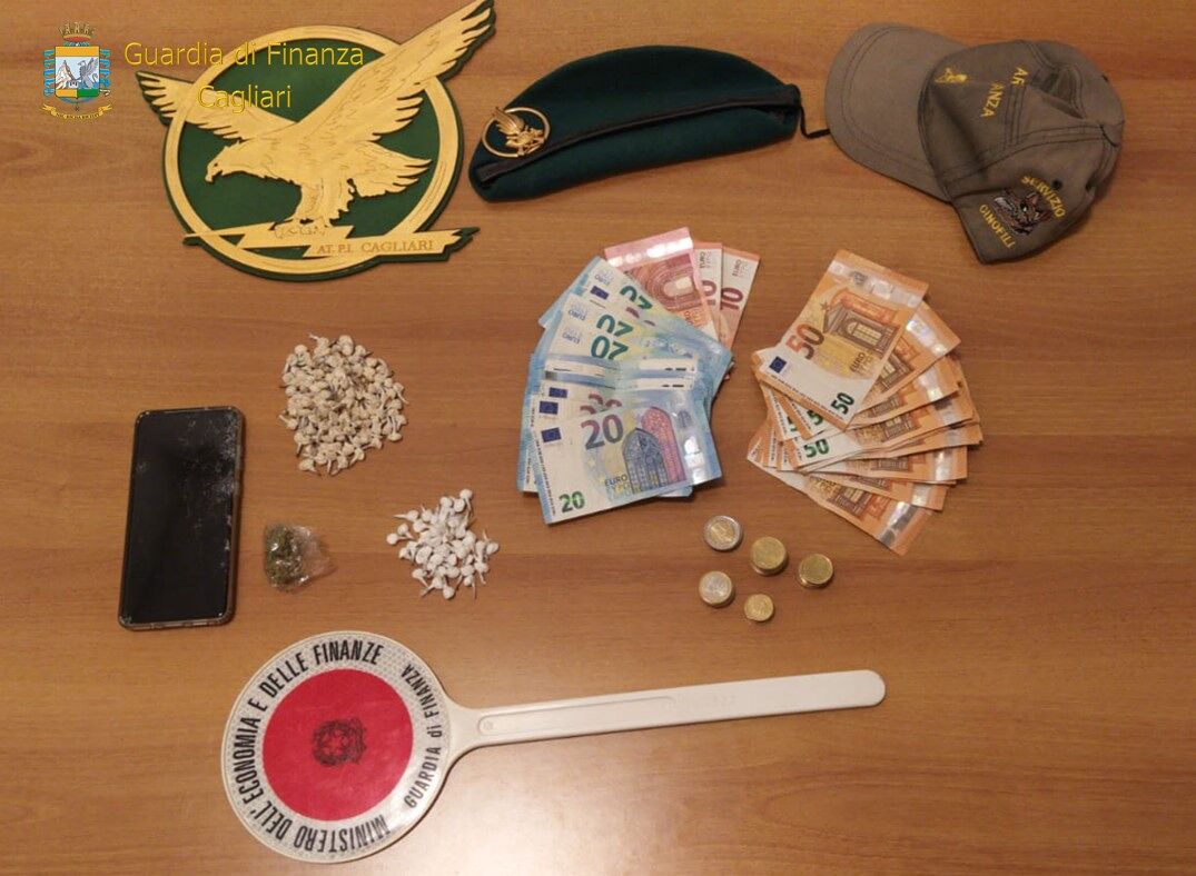 Cagliari, spaccio di eroina e cocaina in via Schiavazzi: i Baschi Verdi arrestano un 23 enne