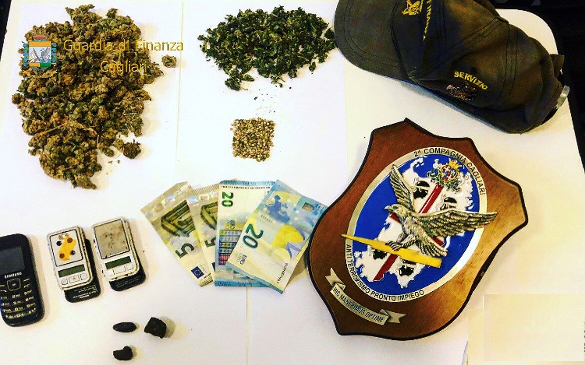 Viavai sospetto in via Manno a Quartu, scatta il blitz dei Finanzieri: pusher in manette