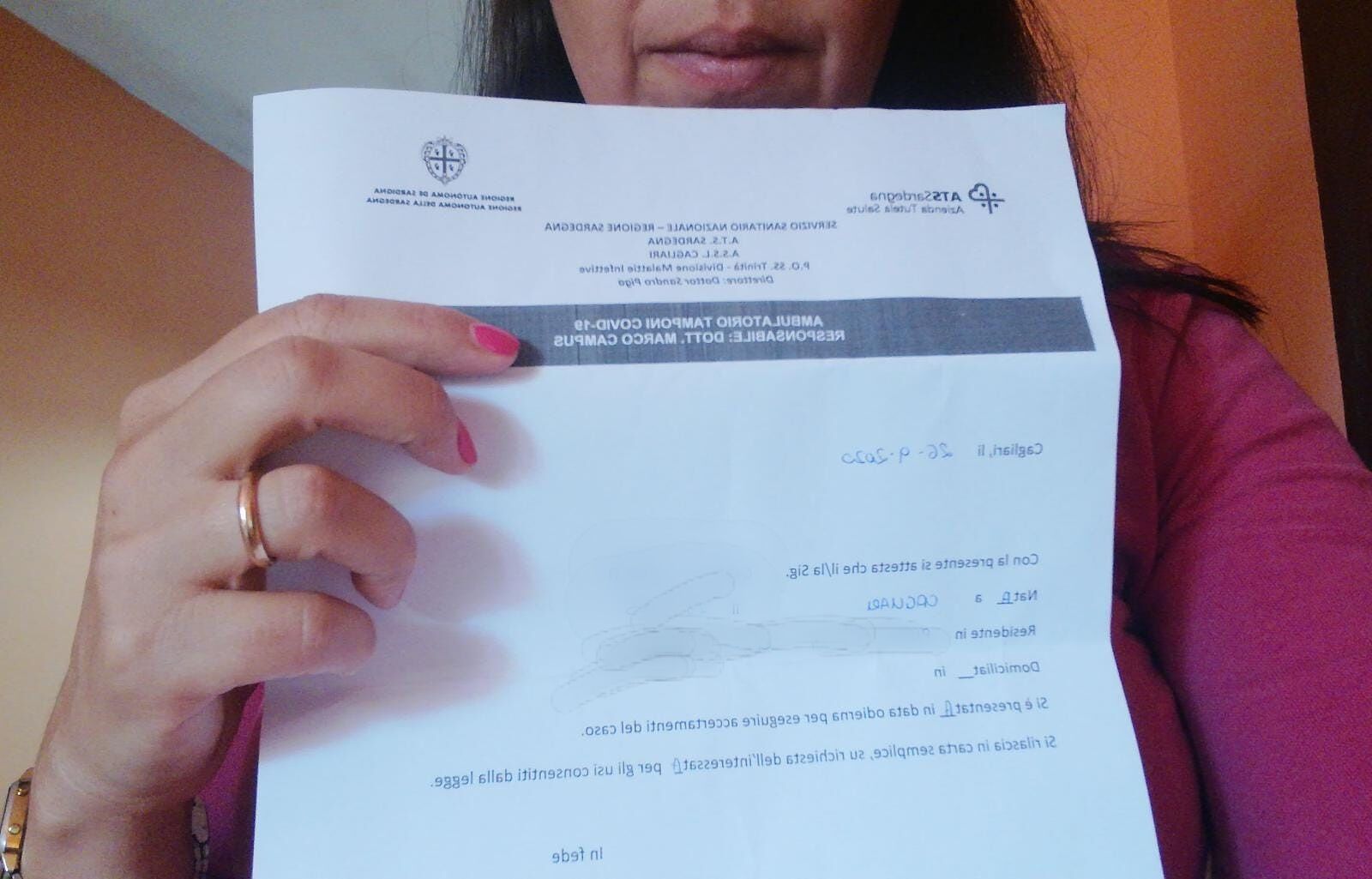 Cagliari, “tamponi dopo tonsillite e bronchite: io e i miei figli chiusi in casa da 10 giorni”