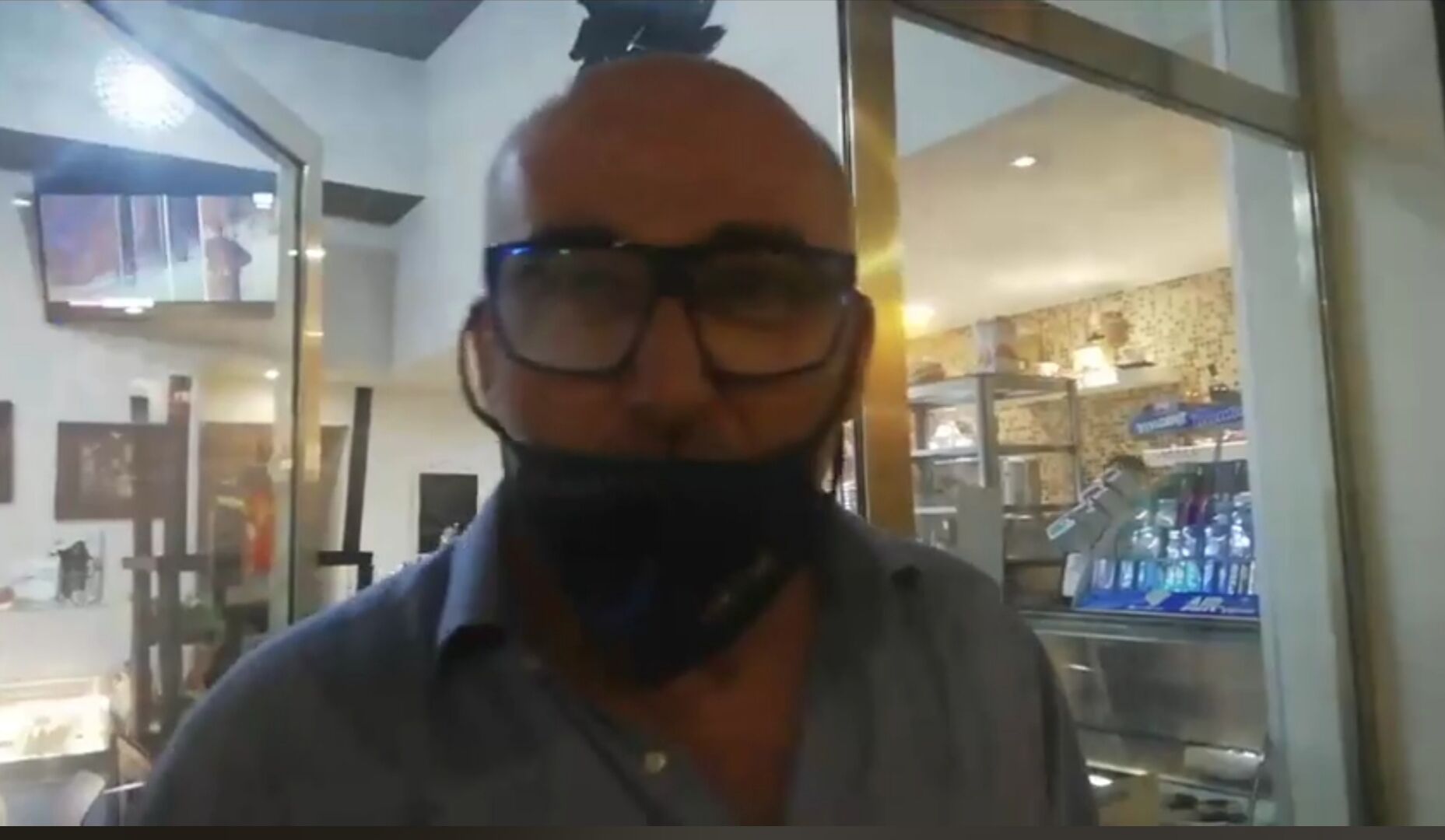 “Bar a Cagliari chiuso alle 18, troppe spese e zero incassi: spero di salvare i miei dipendenti”