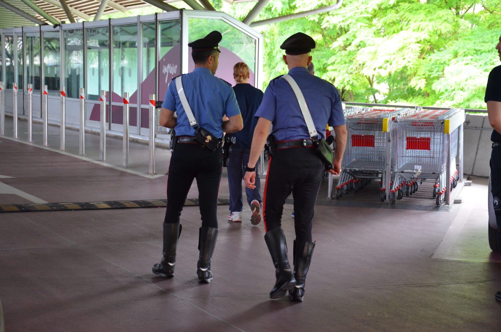 Quartu, ruba 500 euro di abbigliamento sportivo a Le Vele: marocchino in manette