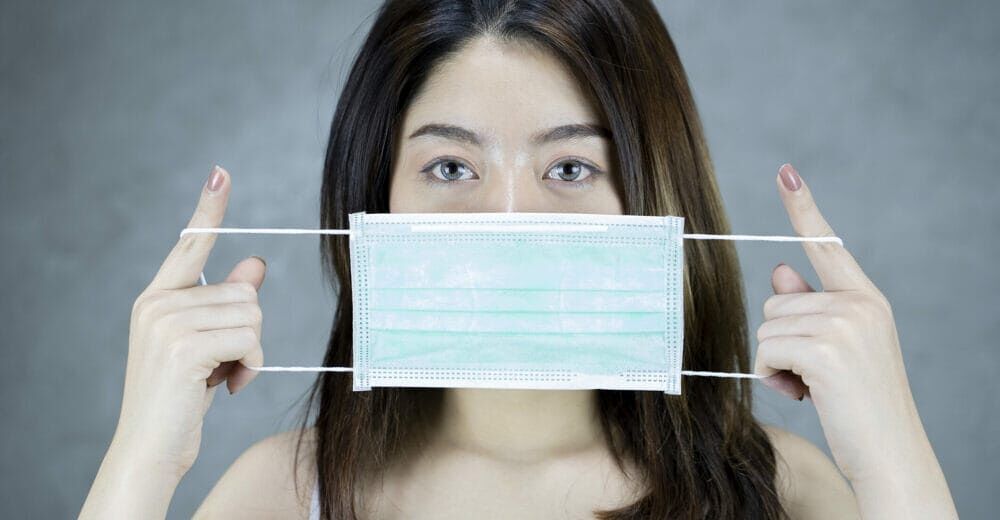 Guerra al Covid, anche in Sardegna mascherine all’aperto e feste private a numero chiuso