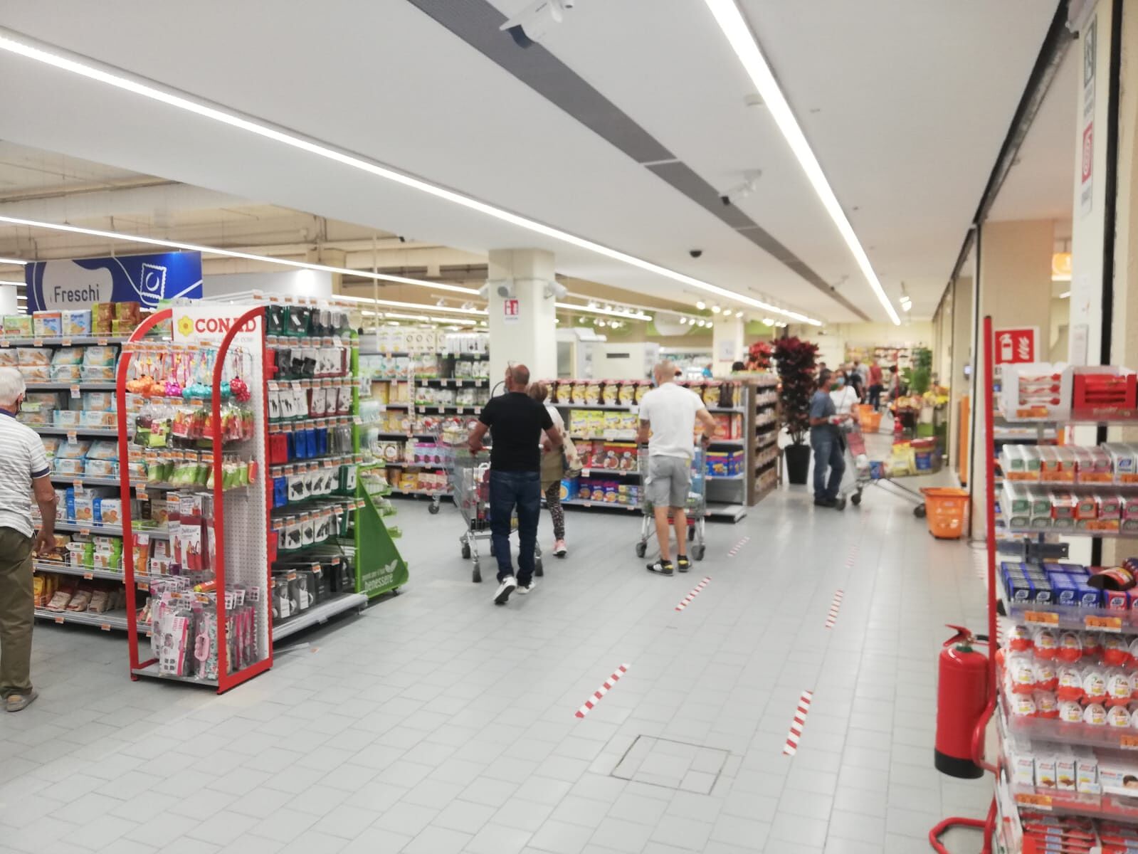 Virus in Sardegna, i centri commerciali verso la chiusura nei weekend