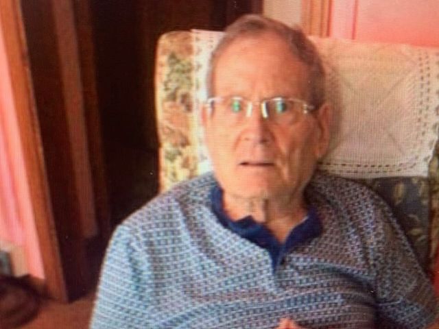 Cagliari, ci ha lasciato lo storico barbiere di via Cavour: “Signor Albino, quanta bontà e amore per il quartiere”