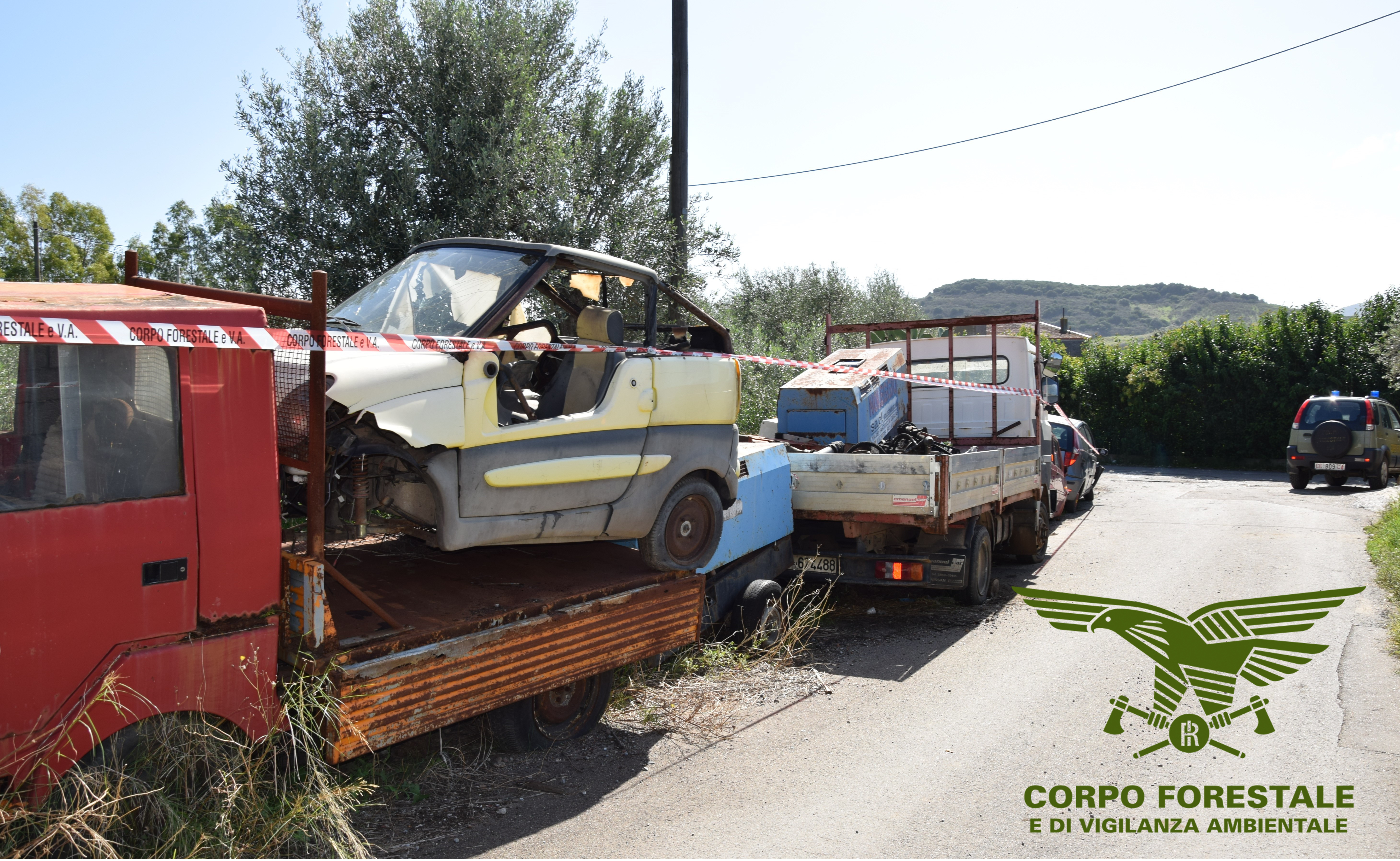Rifiuti abusivi e pericolosi, denunciato il titolare di un’officina meccanica a Santadi