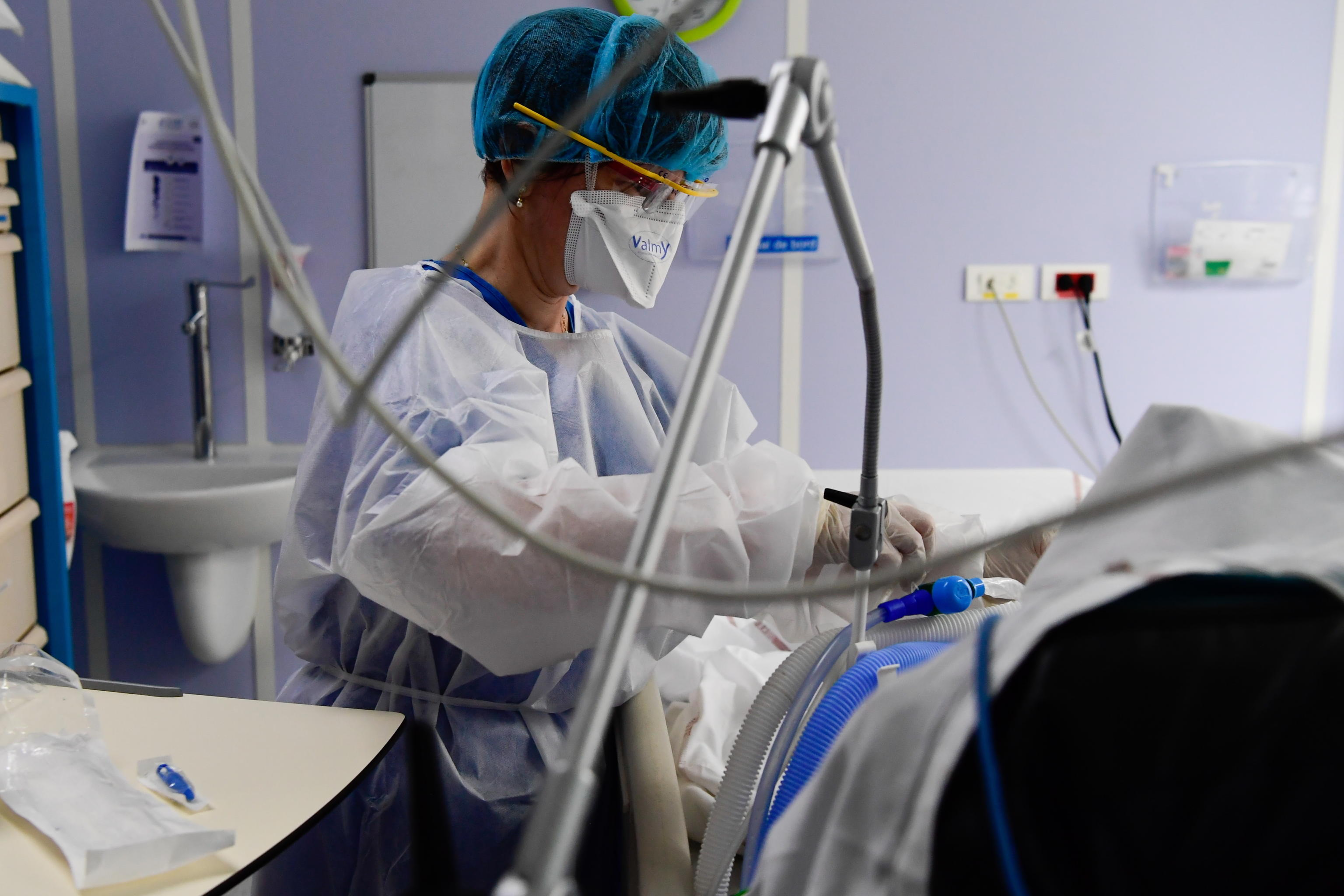 Sardegna, dodicenne positiva al Covid ricoverata in ospedale: “È la prima paziente minorenne”