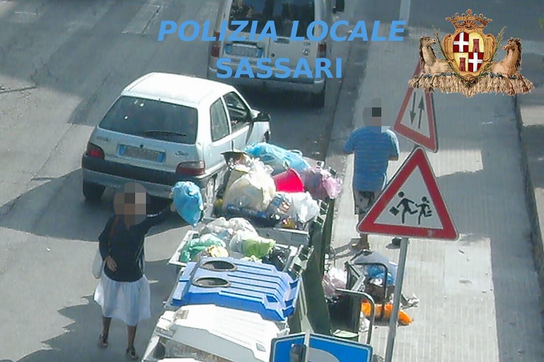 Furbetti dei rifiuti, le foto-trappole scovano 40 incivili a Sassari